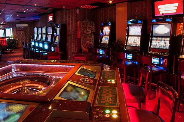 Aviator slot game interface showing multiplier climb and cash-out button